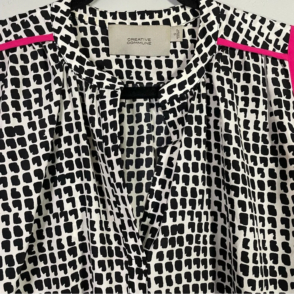 Creative Commune Lightweight V Neck V Cut Business Casual Patterned Blouse Small - Picture 5 of 6